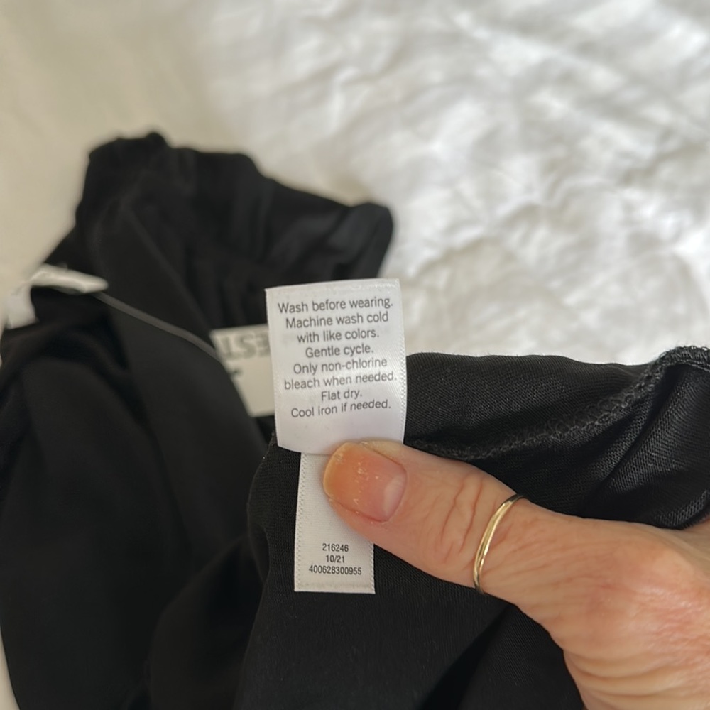Nine West Short Sleeved V-Neck Ruched Detail Top - Picture 8 of 8